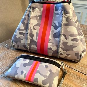Used~Haute Shore Gray Camo Neoprene Tote w/wristlet